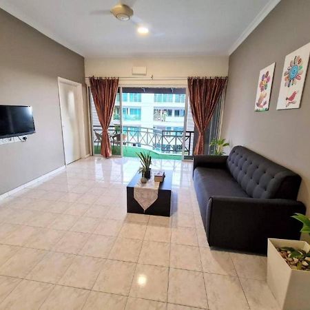 Perdana Serviced Apartment & Resorts Padang Mat Sirat Exterior foto