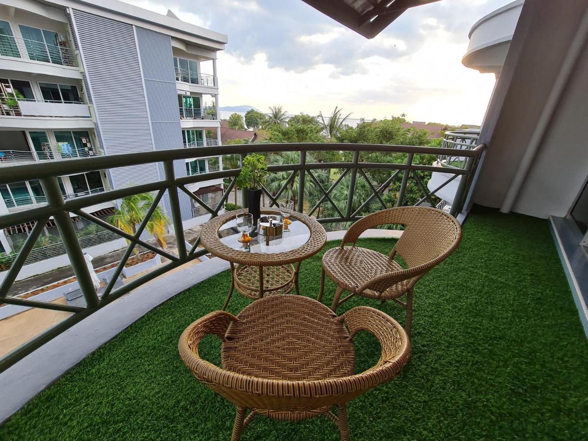 Perdana Serviced Apartment & Resorts Padang Mat Sirat Exterior foto