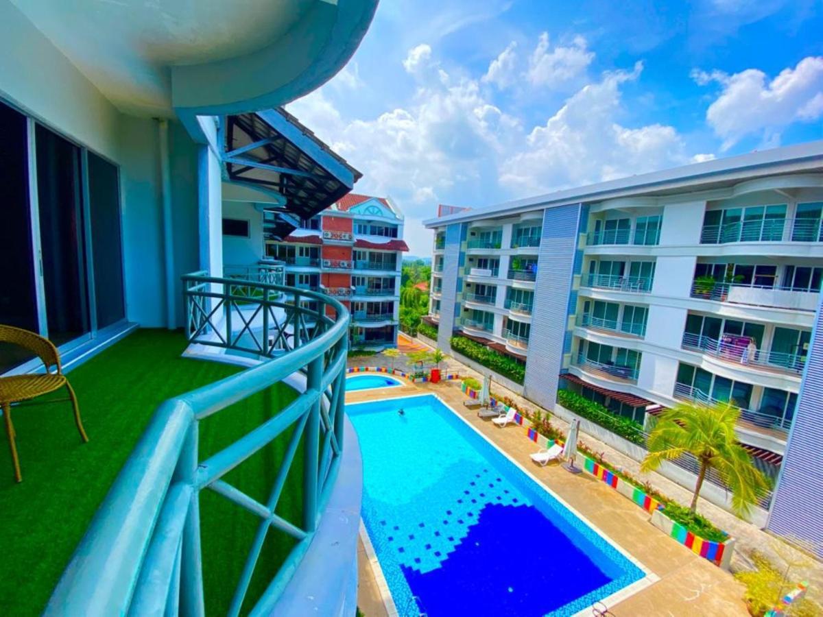 Perdana Serviced Apartment & Resorts Padang Mat Sirat Exterior foto