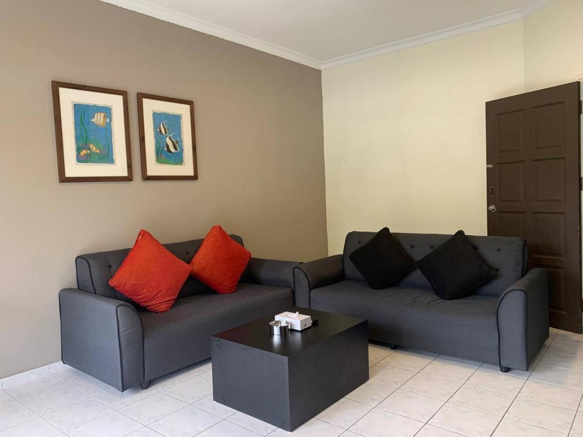 Perdana Serviced Apartment & Resorts Padang Mat Sirat Exterior foto