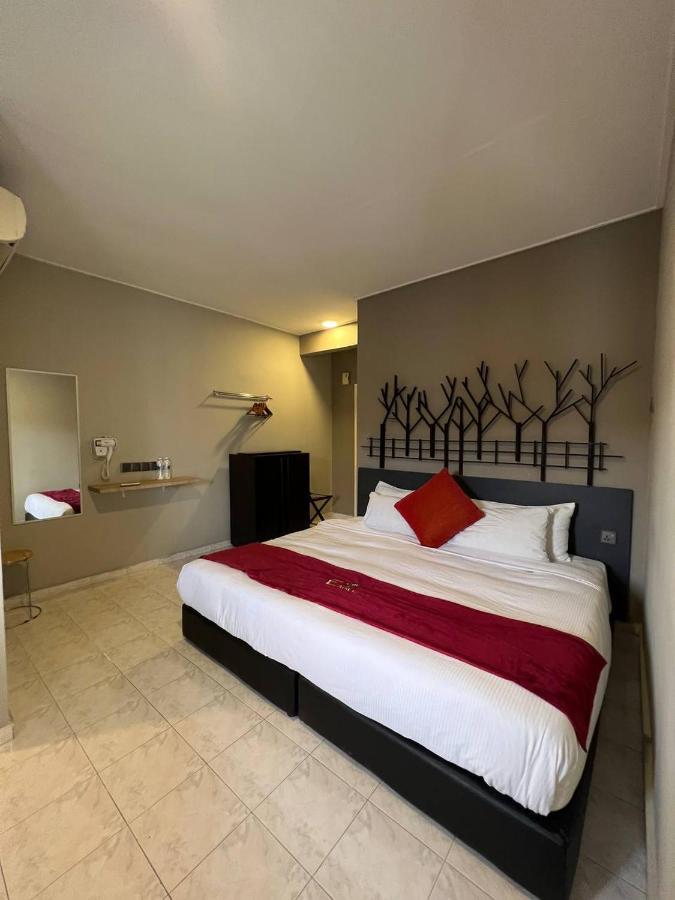 Perdana Serviced Apartment & Resorts Padang Mat Sirat Exterior foto