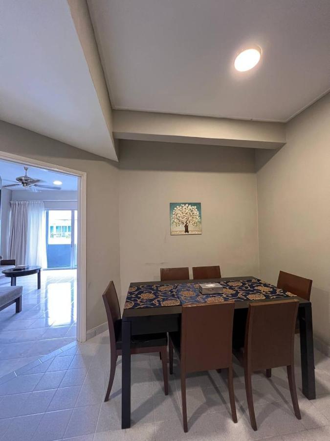 Perdana Serviced Apartment & Resorts Padang Mat Sirat Exterior foto