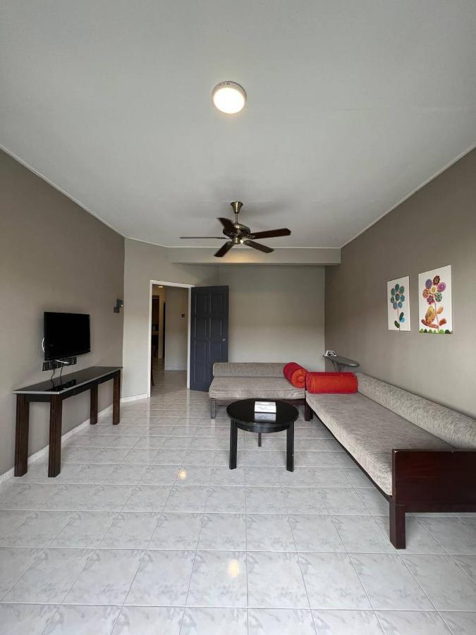 Perdana Serviced Apartment & Resorts Padang Mat Sirat Exterior foto