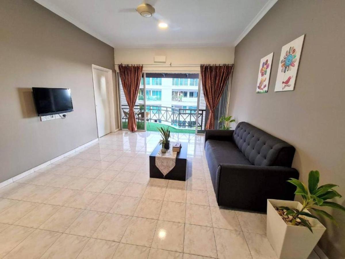 Perdana Serviced Apartment & Resorts Padang Mat Sirat Exterior foto