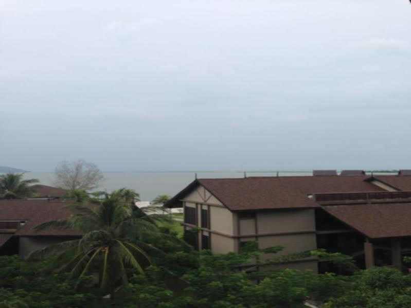 Perdana Serviced Apartment & Resorts Padang Mat Sirat Exterior foto